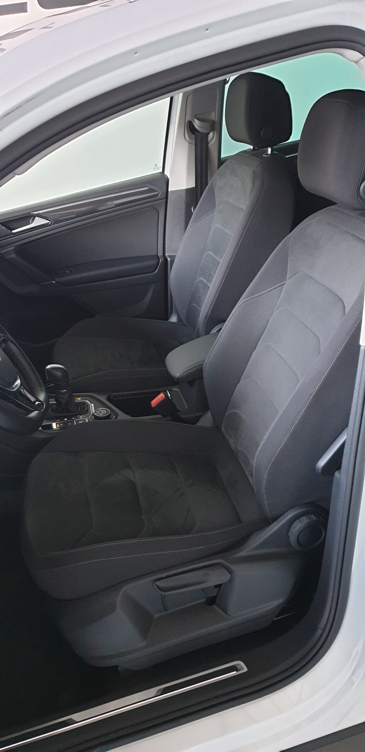 VOLKSWAGEN TIGUAN R line