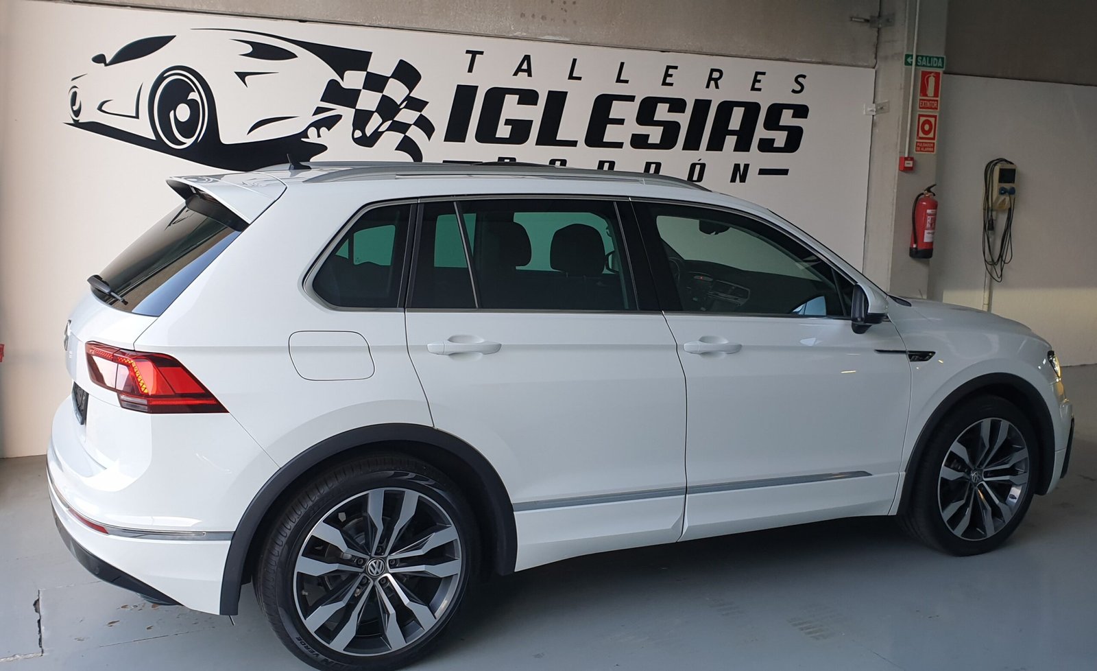 VOLKSWAGEN TIGUAN R line