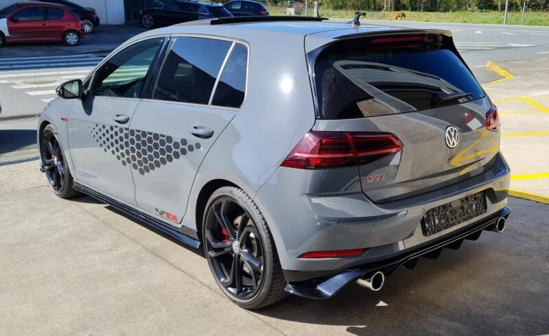 VOLKSWAGEN Golf TCR