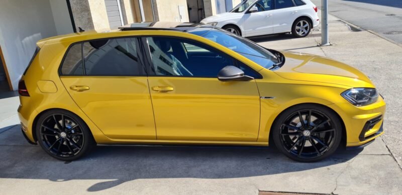 VOLKSWAGEN Golf R SEDAN