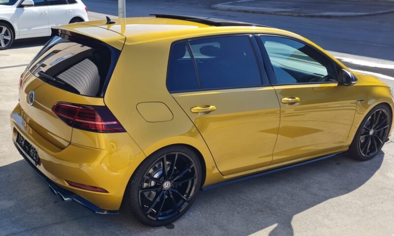 VOLKSWAGEN Golf R SEDAN