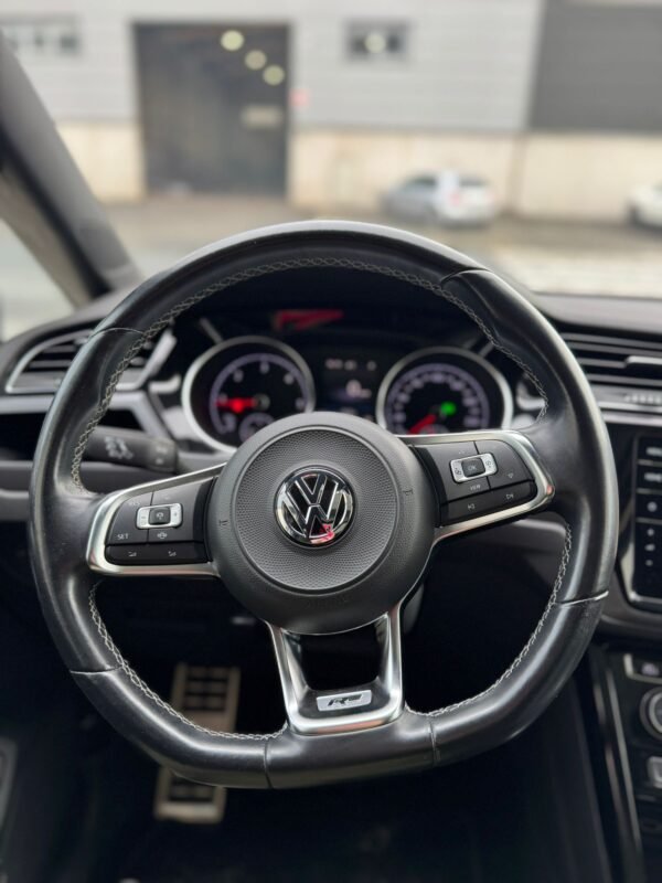 VOLKSWAGEN Touran R line