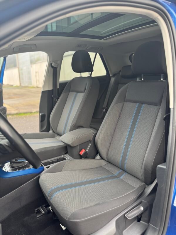 VOLKSWAGEN T-ROC SEDAN