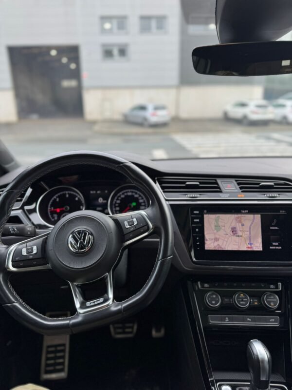 VOLKSWAGEN Touran R line