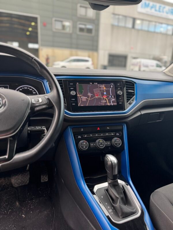 VOLKSWAGEN T-ROC SEDAN