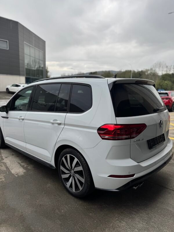 VOLKSWAGEN Touran R line