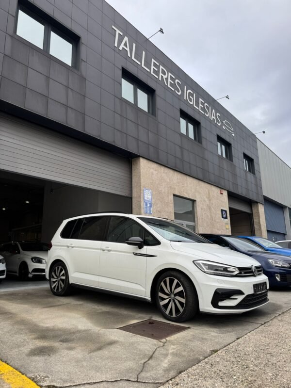 VOLKSWAGEN Touran R line