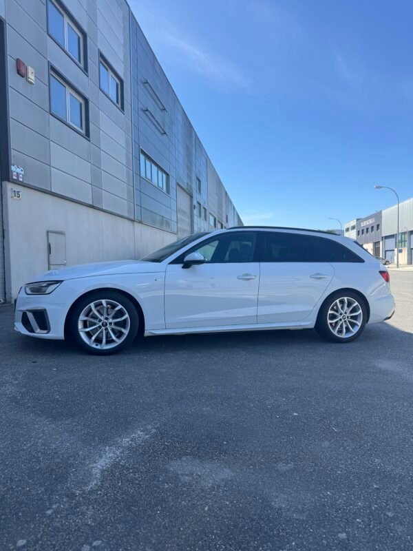 AUDI A4 2022